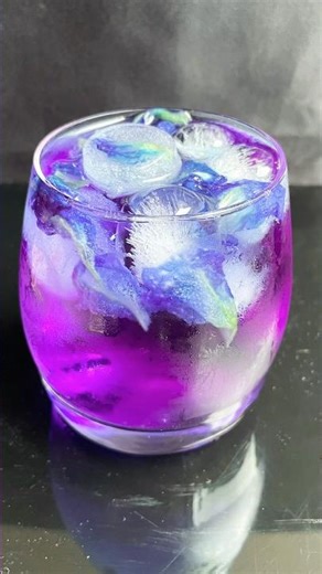 ASMR Blue Iced Tea 🌸🧊 | Refreshing Butterfly Pea Flower Drink #asmr #ytshorts #viral