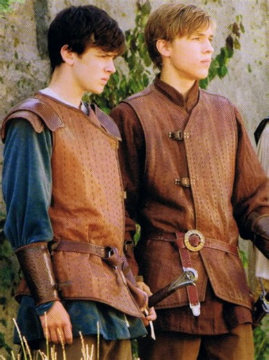 Estos dos 😍 #SKANDARKEYNES #WILLIAMMOSELEY #narniatok #edmundpevensie #peterpevensie