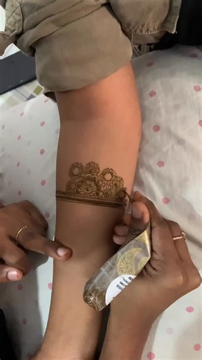 BRIDAL HENNA on Instagram: "Bride fami❤️ . . . (Henna,organic,henna cone,henna paste ,mehndi , mehndi art,mehndi artist,henna art,henna artist) #henna #hennaart #hennadesign #hennapaste #hennamaking #hennacone #hennalove #mehndi #mehndicone #mehndiart #mehndiartist #art #reels #instagram"