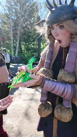 Epic Family Quests on Instagram: "Giving Ruffnut and Tuffnut 3D printed Barf & Belch dragons was the best. We love our Bambu printer 🙌 Full Epic Universe gift vlog on our YT channel. Saw every character that was out! Have you met the twins at Epic Universe?? #isleofberk #epicuniverse #ruffnutandtuffnut #howtotrainyourdragon #httyd"
