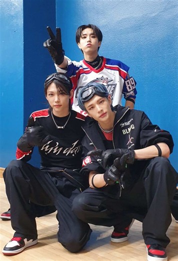 Ik this is funny atm now but at the time Felix really needed their embrace!! 🥹🥹🥹🥹