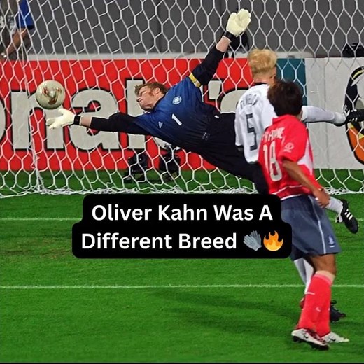 Strikers Feared This Goalkeeper 🤯Oliver Kahn #kahn #oliverkahn #football #germanyfootball #skills