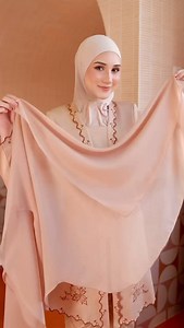 7.6K reactions · 424 shares | Tutorial Bawal Shawl Cutting ‘W’ bidang 48 ❤️ Boleh whatsapp kakmi untuk details  : https://wa.me/601119312887?text=bawalshawlb48 #foryou #fypシ゚ #fyppppppppppppppppppppppp #fyp #fypシ゚viral #fypage #foryou #xyzbca | Bmnscarf | Facebook