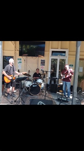 JAMMING AT THE POMONA PUB Hi it's Trev again and what another awesome arvo at my Wednesday fortnightly lunchtime muso’s jam (open mic) lots fun and great music and here's a peek with a video with Ian, Steve, Scott and Greg doing a really great Serchers song,I hope you.like it I did | Trev Simpson