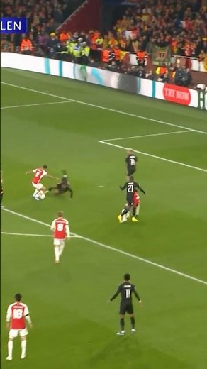 GABRIEL JESUS TRICKS EVERYONE!