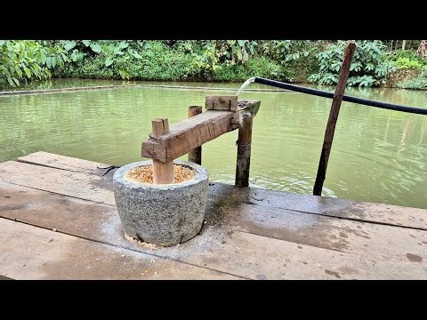 cối giã ngô dùng sức nước vào dịp tết