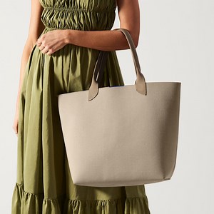 The Lightweight Tote in Soft Sesame | Rothy's