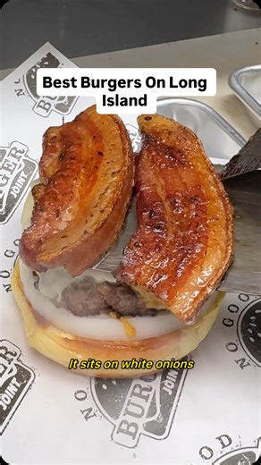 Brandon Hayes on Instagram: "I wouldn’t lie to you, if you asked me who makes the best burgers on Long Island I will say @nogoodburgerjointny every single time. They make incredible smash burgers, and If you want a classic burger I strongly recommend “The Standard Burger” it’s a 8oz patty topped with white American and Vermont cheddar, thick cut bacon, sunnyside up egg, and sits on white onions. #burger #smashburger #longisland #foodreview #wings"