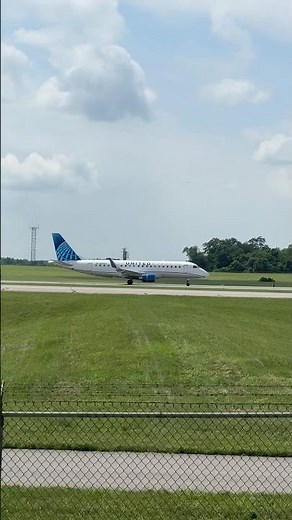 United ERJ-175 landing on runway 36C at CVG! #airplane #landing #united #erj #e175 #embraer #cvg #ua