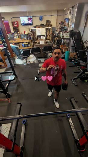 This camera angle is officially known as giant forehead and behind the scenes 🤣🤣 #gymtok #squats #fitness #love #gothgirl