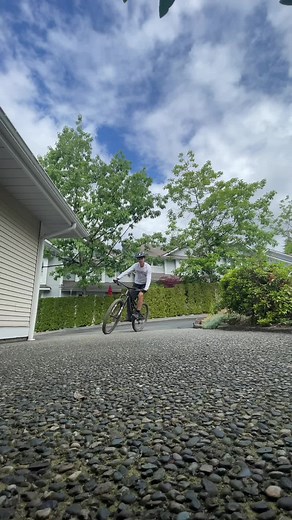 🚵‍♂️ Mountain Biking 101: Essential Tips for Beginners! 🚵‍♀️ Ready to conquer the trails? 🔥 Check out these quick tips to level up your mountain biking game! 🌄 #MountainBikingTips #BeginnerRider #GetOutdoors #AdventureTime #mtb101