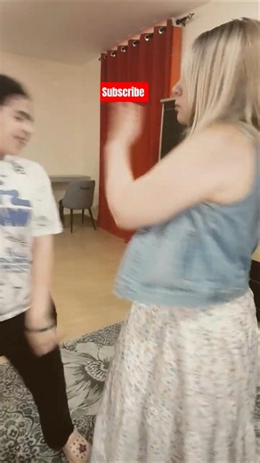 owww that hurt #comedy #funny #trendingshorts #shorts #momanddaughterdance