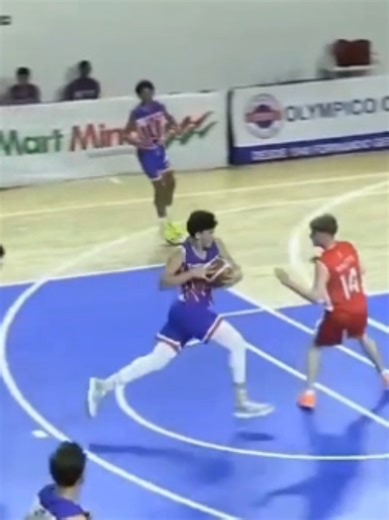 É com grande satisfação que anunciamos a entrada de @Pedro para o #FFBSQUAD. Com um estilo de jogo versátil, que combina presença no garrafão e atuação nas extremidades com muita intensidade, Pedro é um pivô de força física, imposição e grande impacto nas duas tábuas. Agora, chega à Flash Forward Basketball para voar ainda mais alto com em sua trajetória no basquetebol. Seja bem-vindo, Pedro Ruas 🫱🏽‍🫲🏻 Temos certeza que juntos iremos trabalhar muito e alcançar grandes objetivos ✊🏻🔒 #flashf