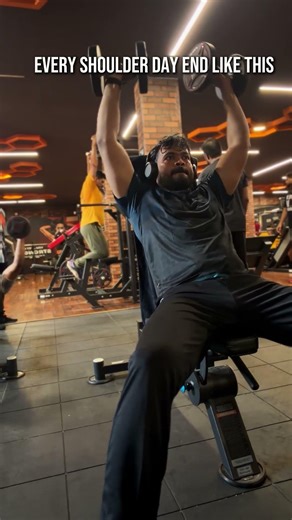 Shoulder day Painfull moments in funny mode #motivation