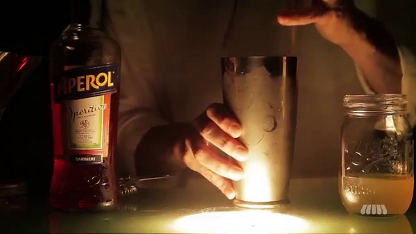 O aperitivo laranjinha que já surpreendeu muitos paladares ganhou mais um drink todo seu. 😉 Com vodka e calda de gengibre, o Ginger Aperol Martini é a receita da semana no #ZaffariDrinks: http://bit.ly/2fde3OL 👌 [Beba com moderação] | Zaffari