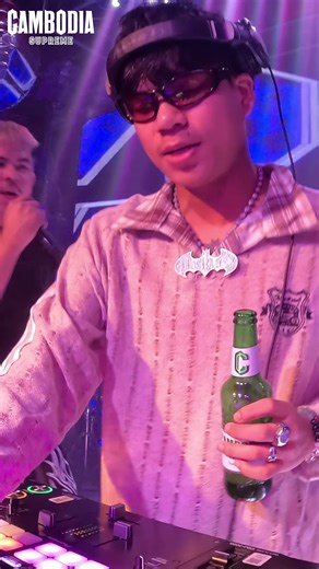 Live Performance of 'Go Down' at La Fashion