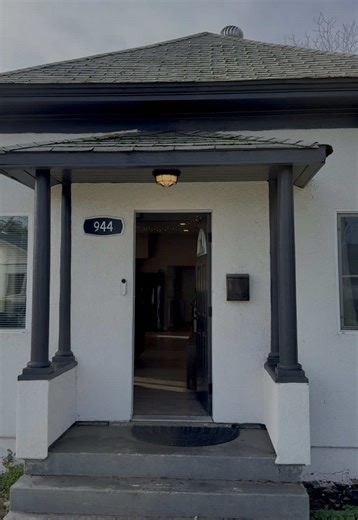 A destination, an income opportunity, and a prime location— all in one. ✨ All furnishings included for a seamless transition! 🚶‍♀️ Walkable to downtown attractions 🏔 Gateway to Yosemite 📍Merced, CA This property is currently operating as an Airbnb and offers a rare chance to step into an established setup in a highly desirable location. DM me for details or to schedule a private showing✨ Veronica Pulido NextHome D&G Realty Group 📲(209)445-4860 lic. 02287085 #centralvalley #firsttimehomebuyer