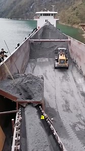 162K views · 652 reactions | The Unloading Process of a Large Cargo Ship #CargoHandling #UnloadingShip #HeavyMachinery | Katie's Soles | Facebook