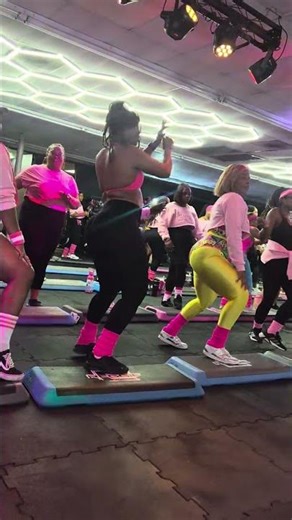 💖 Pink shorts stay killing it GET the full workout video