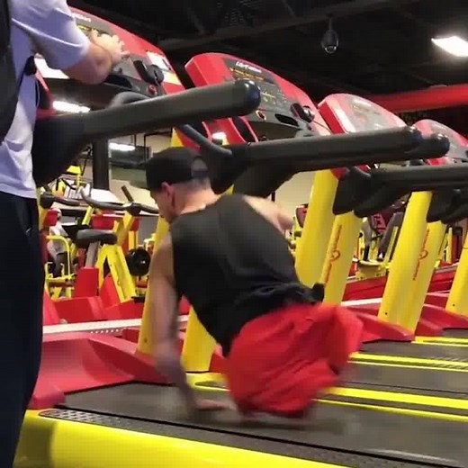 If this guy can do it, what's your excuse? 💪 By Nick Santonastasso | LADbible