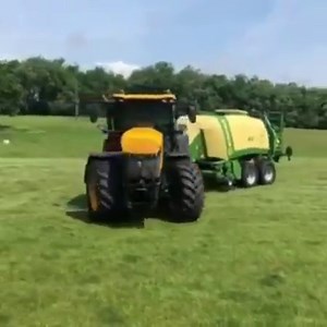 1.1K views · 24 reactions | Fastrac 8330. #versatility #speed #safety #comfort #fastrac #fastracfriday #einfachmaldiepressehalten | JCB | Facebook