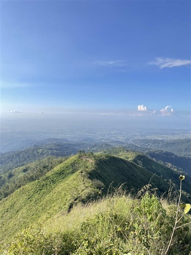 Mau heran tapi ini di Jatim, ga cukup di karnaval tok ternyata. Wes puanas kentang kentang, ambekan kesel njejek ndaki, disuguhi sound HOREG! Jan mantab pol #horeg #horegjawatimur #soundhoregjawatimur #soundhoreg #jatim #pendaki #puncak #pendakigunung #viral #fyp #fypage #fyppppppppppppppppppppppp #karnavalsoundsystem