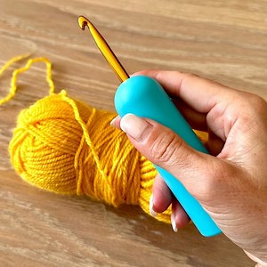 44K views · 1.5K reactions | Crochet for hours without hand or wrist pain  This handle allows you to transform any hook into an ergonomic one. ✅ Provides a much more relaxed grip ✅ Protects your hand health ✅ Provides relief to those with hand pain, carpal tunnel, arthritis and more Get yours here  everything-crochet.com/products/crochet-handle | Everything Crochet | Facebook