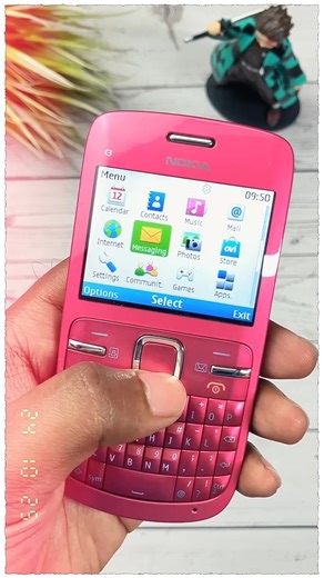 ℹ️ POV: Playing Java Games on Nokia's 15-Year Old Chat Phone... #Java #games #nokia