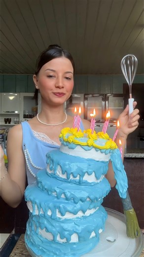 Sim, realizei um sonho! 🥹🪄 #reelsfacebook #cozinhar #bolodeaniversario #cozinhando #ABelaAdormecida #aurora #disney #desenhosantigos #facebookreels | Hevellenkarol