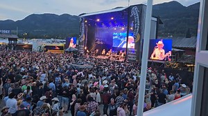 3.4K views · 202 reactions | Sounds familiar.. It's always interesting to hear songs we know and love done in a different language.. Travis Tritt Beautiful backdrop here in Seljord, Norway! | Ray Scott | Facebook