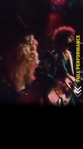 You can go your own way 🎶 Watch the full performance from Fleetwood Mac on our YouTube channel - https://youtu.be/iBNOm2cfntQ?si=WPoeNgdTNYFM2aln #themidnightspecial #fleetwoodmac #goyourownway #70smusic | Burt Sugarman’s The Midnight Special