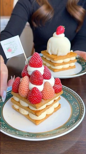 高級白いちごを使ったいちごミルフィーユタワーと苺大福ミルフィーユ🍓 #東京グルメ
