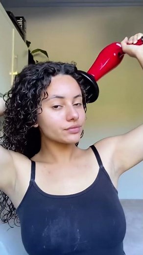 Finalização com creme para pentear modelador de cachos