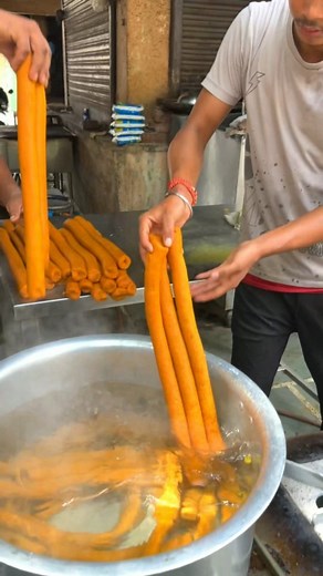 61K views · 53K reactions | Gatte ki sabji is a popular gravy based dish from the Rajasthani cuisine. Gatta or gatte (plural) are gram flour (besan) roundels which are added to a curd based gravy❤❤ . @thefoodienations @thefoodienations . . #reelkarofeelkaro #reelitfeelit #streetfood #rajasthanifood #trending #trendingreels #viralreels #delhistreetfood #mumbaifood #explore #thefoodienations | The Foodie Nation | Facebook