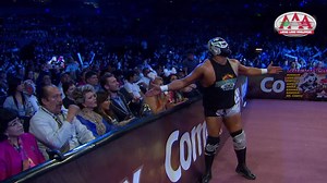 Dos leyendas de la lucha libre se vieron las caras en #TriplemaníaXX 💥. Dr Wagner Jr. vs Máscara Año 2000 💥 | Lucha Libre AAA Worldwide