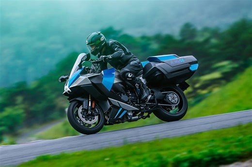 Kawasaki test hydrogen-fuelled H2 SX prototype on track