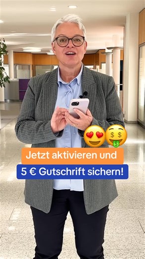 Wero aktivieren - so geht’s: Wero über das €-Symbol in der VR Banking App aufrufen und den Anweisungen zur Freischaltung folgen. Prämie erhalten: Nach erfolgreicher Aktivierung werden die 5 € automatisch auf das mit Wero verknüpfte Konto gebucht. Wero nach Aktivierung einsatzbereit: Nach der Aktivierung kann man jederzeit mit Wero Geld senden und empfangen – in unter 10 Sekunden direkt von Konto zu Konto. 😍🤑🧡💙 Exklusiv für Kund:innen der teilnehmenden Banken der genossenschaftlichen Finanzgr