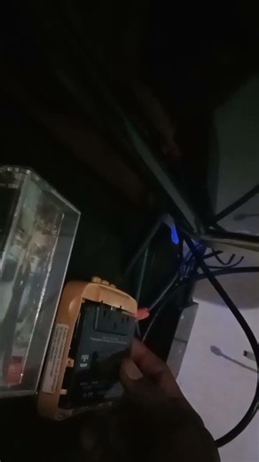 Let Go adalah debut album oleh penyanyi dan penulis lagu Rock asal Kanada, Avril Lavigne