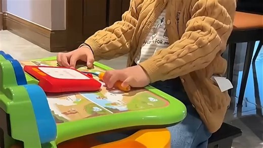 伟易达（Vtech）4合1点触学习桌英语点读早教机儿童画板故事游戏玩具宝宝圣诞礼物