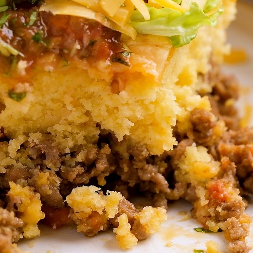 Beefy, cheesy, and loaded with big, bold Southwestern flavors, this easy Jiffy Cornbread Taco Bake is a family favorite! RECIPE: https://reluctantentertainer.com/jiffy-cornbread-taco-bake/ | Reluctant Entertainer
