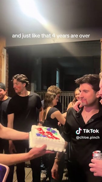 Ur sign to go to queens!! ❤️💙💛 #queensu #queensuniversity #collegesenior #graduating #classof2025 #grads #university #college #sad #goodolddays