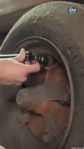 Testing The POWER Of a Bolts Extractor On a RUSTED Bolt #BoltExtractor #workshop #WorkshopHacks #howto | The Honest Carpenter