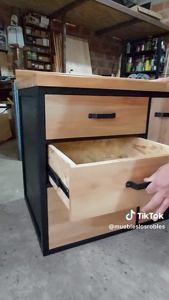 Bajo Mesada Industrial - Diseño a Medida en Hierro y Madera