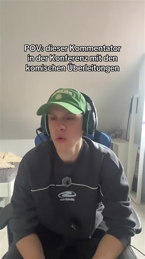 POV: Kommentator mit witzigen Überleitungen im Fußball