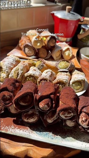 Homemade Sicilian Cannoli #chula_buonappettito #recipe #cannoli