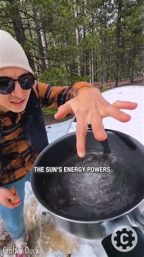 DIY Solar Concentrator Cooks Eggs in the Winter Forest ☀️