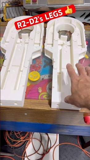 BUILDING R2-D2’s LEGS 👍