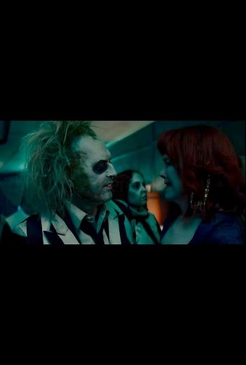 Beetlejuice Beetlejuice: Why Charles' Death Scene Was Stop Motion & Tim Burton Callback Broken Down