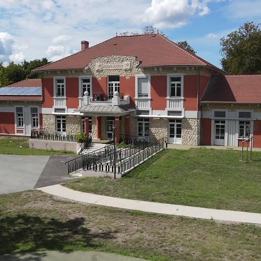 15K views · 228 reactions |  La nouvelle pouponnière du Centre départemental de l'enfance et de la famille (CDEF) d'Eysines a ouvert ses portes cette semaine pour accueillir au mieux les bébés (0 - 3 ans) confiés au Département. Les enfants y sont pris en charge par des professionnels qui les aident à se construire, et bénéficient d’un environnement chaleureux, attentif, qui vise à se rapprocher de la vie de famille. | Département de la Gironde | Facebook