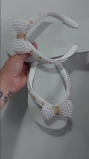 Tutorial on how to make embroidered flip-flops #diy #crafts